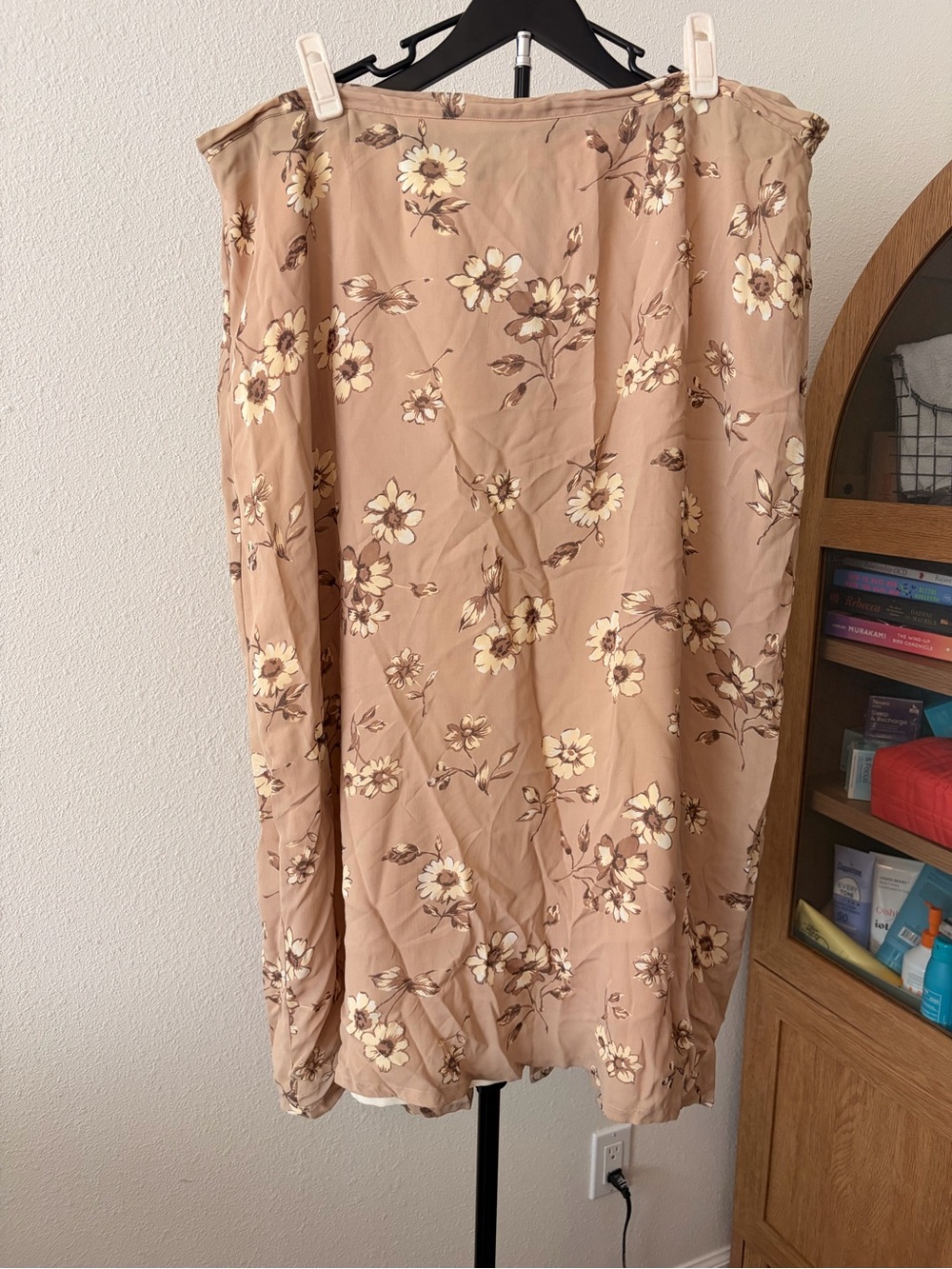 Gorgeous 90s Floral Midi Skirt in Neutral Colors